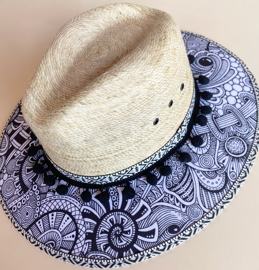 BLACK GRAPHIC HAT